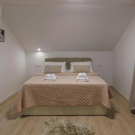 فيلة Marina Mliniste